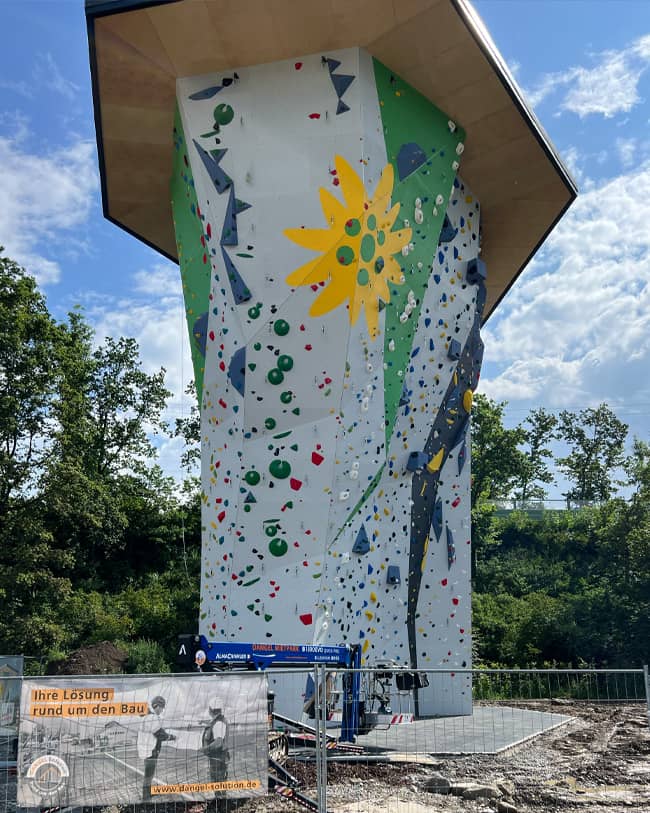 Fertigstellung eines Kletterturms der DAV in Wangen durch die Bauplanung und Bauleitung der Dangel Solution.